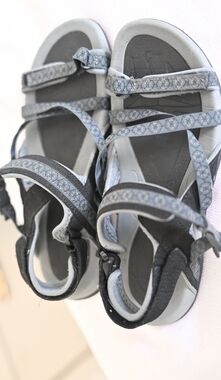 Hitec Premilla Gray Patterned Sport Outdoor Strappy Walking Camping Sandals US 9